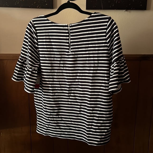 Green envelope Los Angeles bell sleeve top - Picture 3 of 5